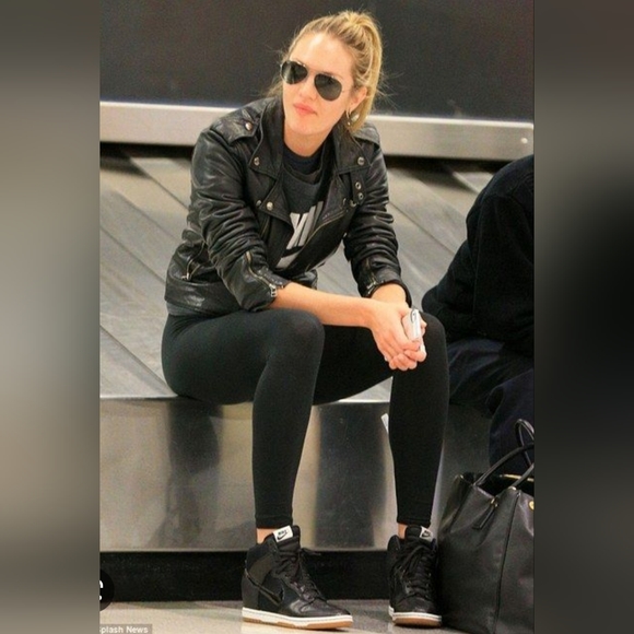 Pre-owned Nike Women's Dunk Sky Hi Embossed Sneaker, Black, 6.5 - Picture 16 of 17